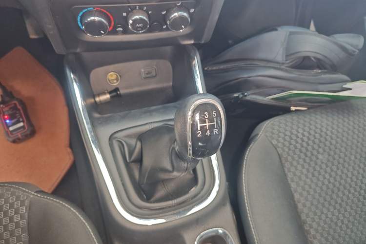 Used Jinbei Gold Hiace 2021 2.0L Passenger Vehicle Engineering Lion 6 Seats Gear Lever
