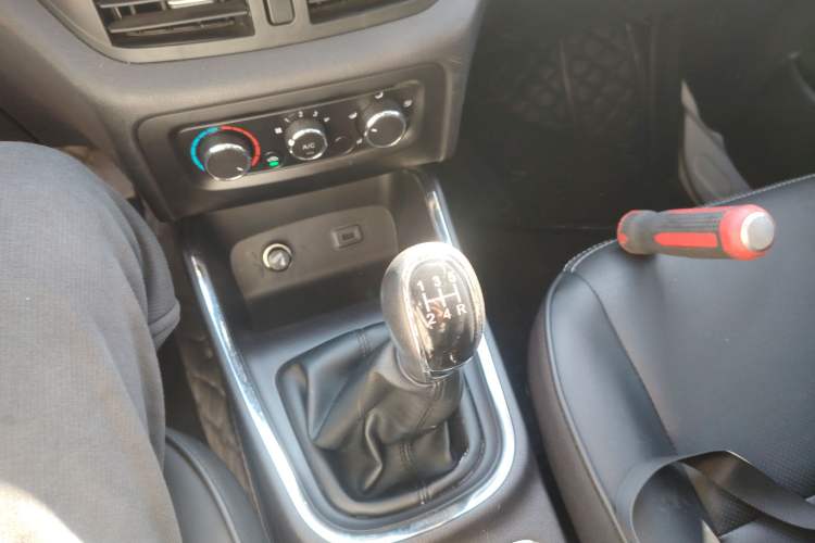 Used Jinbei Gold Hiace 2021 1.5L Passenger Vehicle Travel Lion 5-Seater Gear Lever