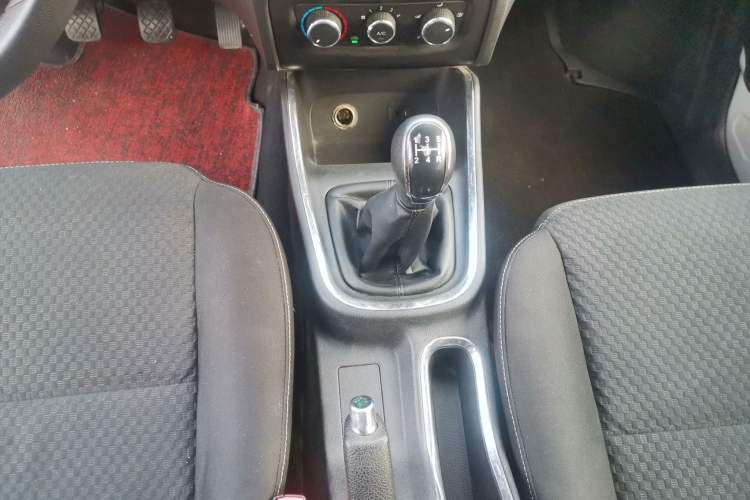 Used Jinbei Gold Hiace 2021 1.5L Passenger Van Engineering Lion Model Central Air Conditioning Version 9 Seats Gear Lever