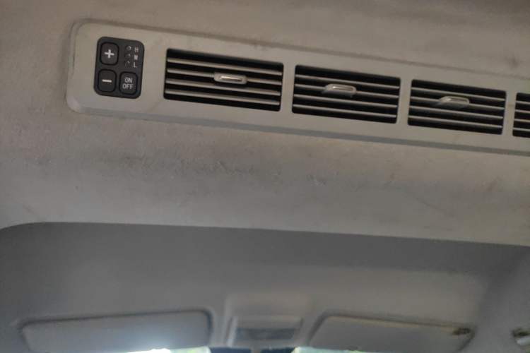 Used Jinbei Gold Hiace 2021 2.0L Passenger Vehicle Engineering Lion 7 Seats Headliner
