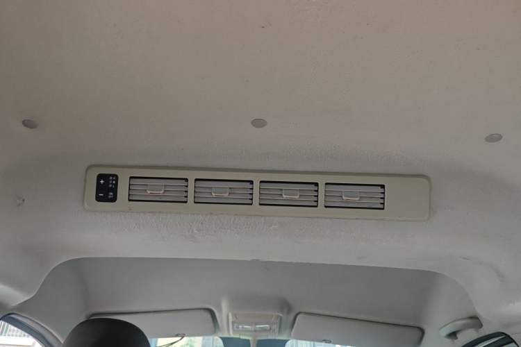 Used Jinbei Gold Hiace 2021 2.0L Passenger Van Travel Lion 6-Seater Headliner