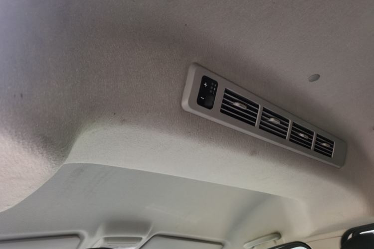 Used Jinbei Gold Hiace 2021 2.0L Passenger Van Travel Lion 7-Seater Headliner