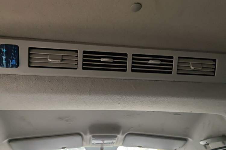 Used Jinbei Gold Hiace 2021 1.5L Passenger Van Travel Lion 6-Seater Headliner