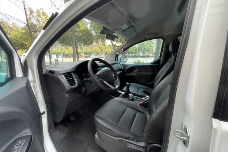 Used Jinbei Gold Hiace 2021 1.5L Passenger Van Travel Lion Central Air Conditioning Version 9 Seats Interior 1