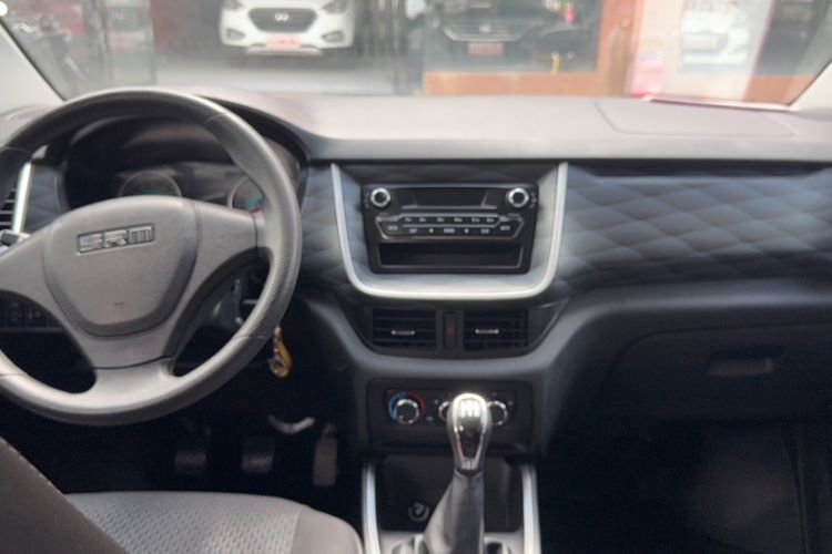 Used Jinbei Gold Hiace 2021 1.5L Passenger Vehicle Engineering Lion 5-Seater Interior 1
