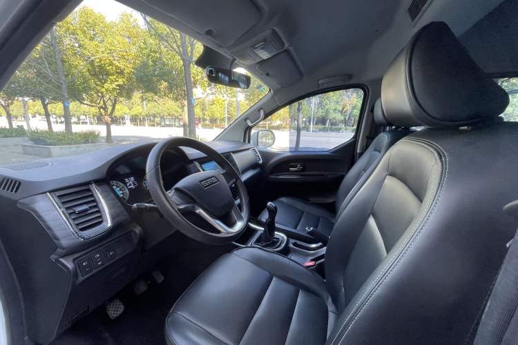 Used Jinbei Gold Hiace 2021 1.5L Passenger Van Travel Lion Central Air Conditioning Version 9 Seats Interior 1