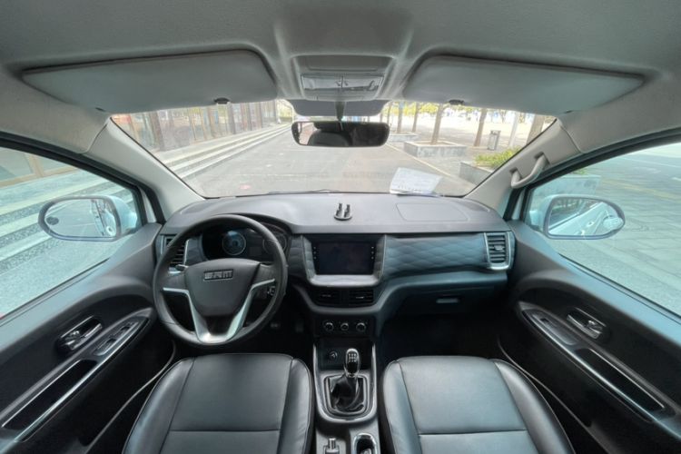 Used Jinbei Gold Hiace 2021 1.5L Passenger Van Travel Lion Central Air Conditioning Version 9 Seats Interior 3