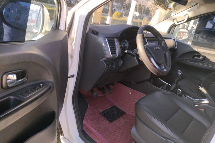 Used Jinbei Gold Hiace 2021 2.0L Passenger Van Travel Lion Mid-Size Air-Conditioned Version 9 Seats Interior 3