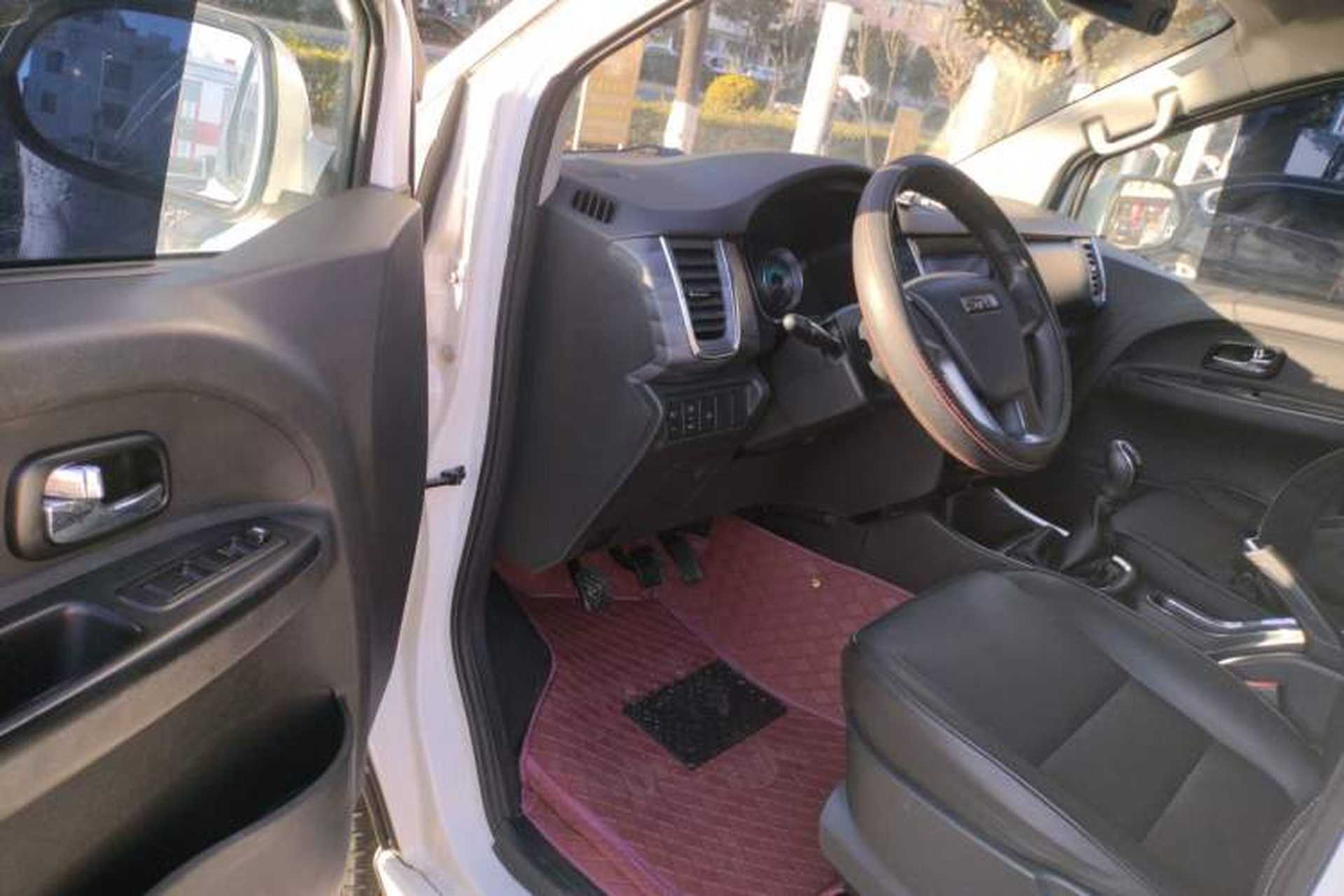 Used Jinbei Gold Hiace 2021 2.0L Passenger Van Travel Lion Mid-Size Air-Conditioned Version 9 Seats Interior 3