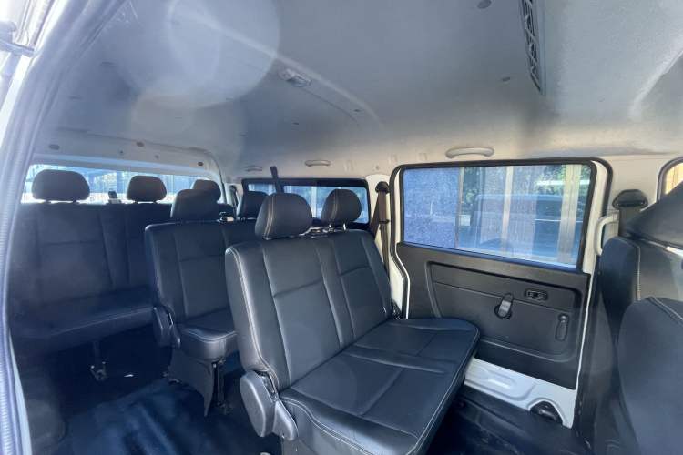 Used Jinbei Gold Hiace 2021 1.5L Passenger Van Travel Lion Central Air Conditioning Version 9 Seats Interior 3