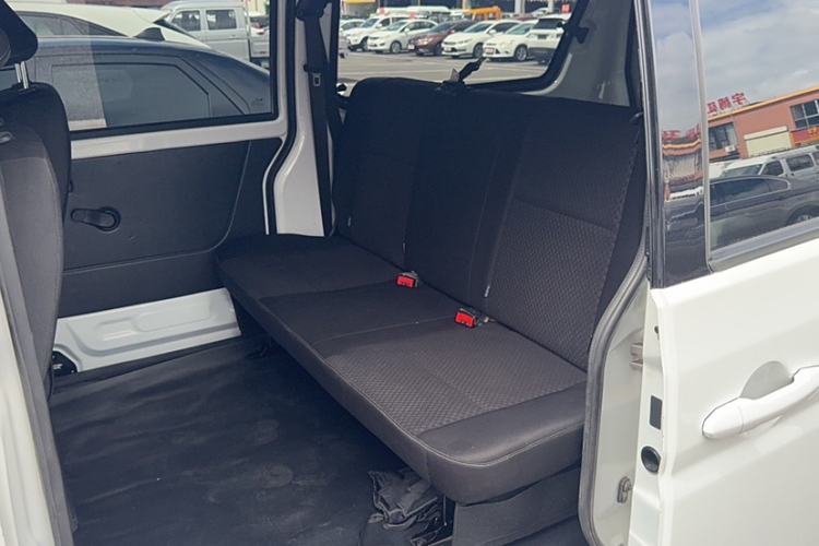 Used Jinbei Gold Hiace 2021 1.5L Passenger Vehicle Engineering Lion 5-Seater Interior 6