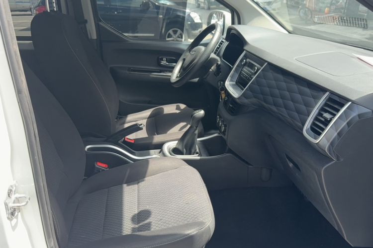 Used Jinbei Gold Hiace 2021 1.5L Passenger Vehicle Engineering Lion 5-Seater Interior 8