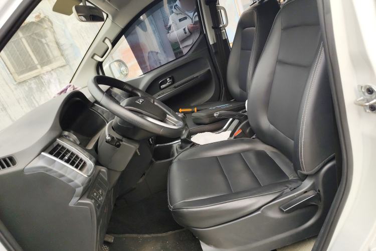 Used Jinbei Gold Hiace 2021 2.0L Passenger Van Travel Lion 5-Seater Left Front Seat