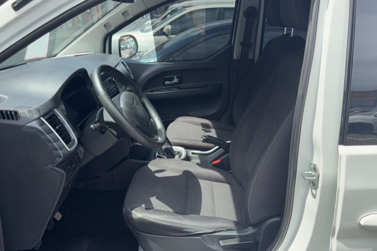 Used Jinbei Gold Hiace 2021 1.5L Passenger Vehicle Engineering Lion 5-Seater Left Front Seat