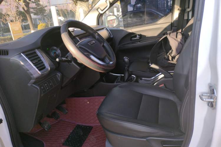 Used Jinbei Gold Hiace 2021 2.0L Passenger Van Travel Lion Mid-Size Air-Conditioned Version 9 Seats Left Front Seat