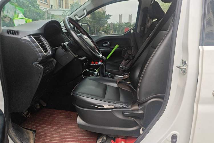 Used Jinbei Gold Hiace 2021 2.0L Passenger Van Travel Lion 6-Seater Left Front Seat