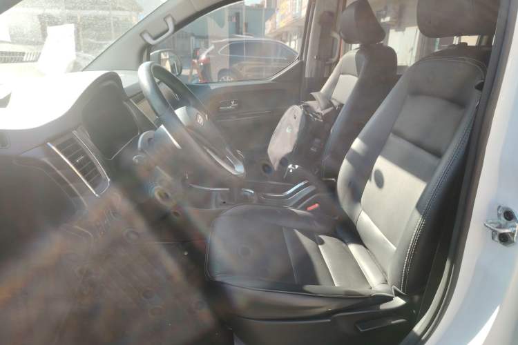 Used Jinbei Gold Hiace 2021 1.5L Passenger Vehicle Travel Lion 5-Seater Left Front Seat