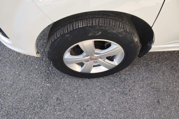 Used Jinbei Gold Hiace 2021 1.5L Passenger Vehicle Travel Lion 5-Seater Left Front Wheel Hub