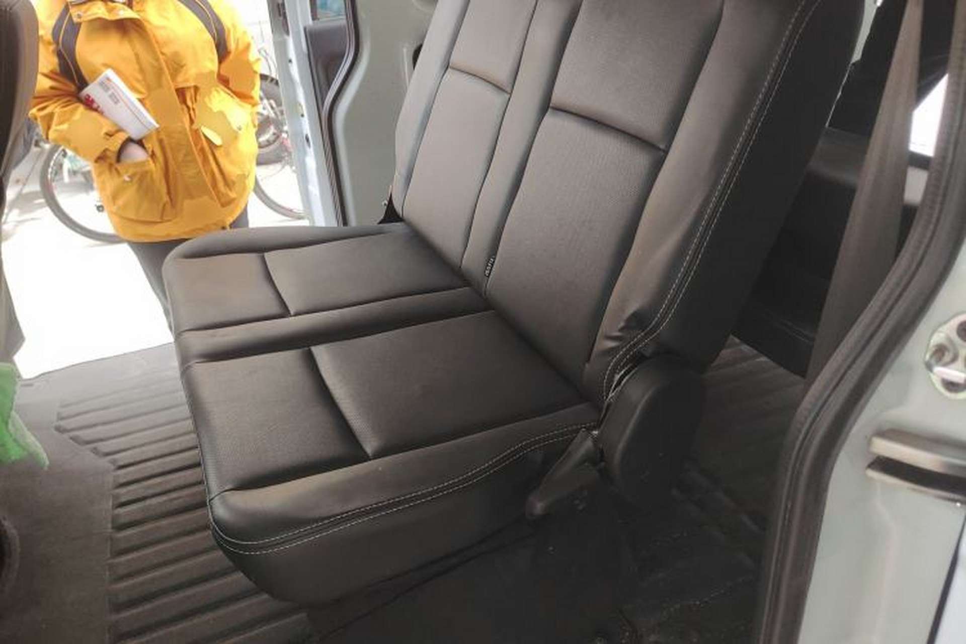 Used Jinbei Gold Hiace 2021 1.5L Passenger Van Travel Lion 6-Seater Left Rear Seat