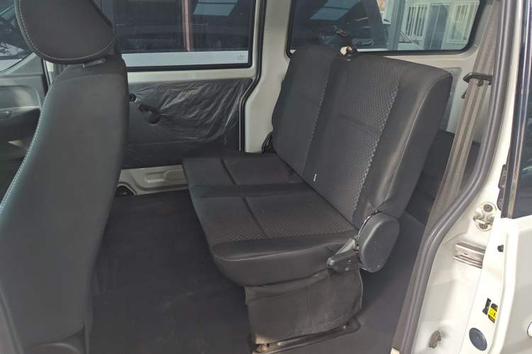 Used Jinbei Gold Hiace 2021 2.0L Passenger Vehicle Engineering Lion 6 Seats Left Rear Seat