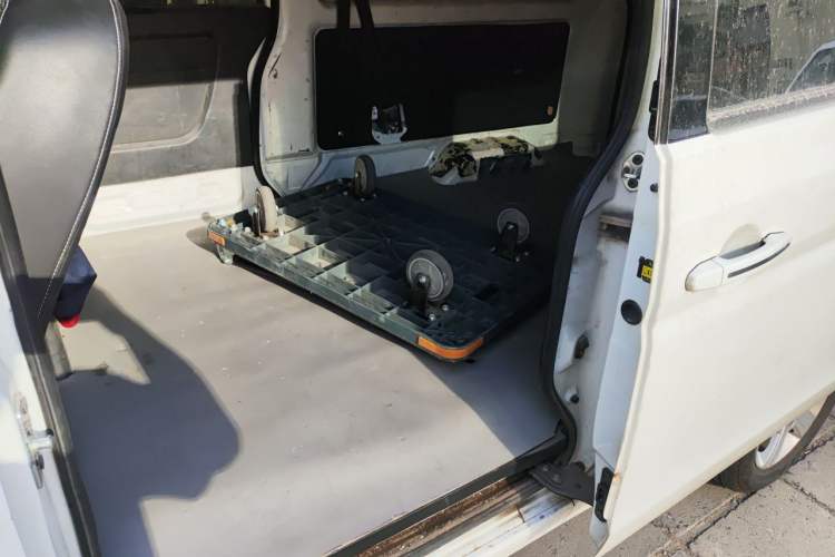 Used Jinbei Gold Hiace 2021 1.5L Passenger Vehicle Travel Lion 5-Seater Left Rear Seat