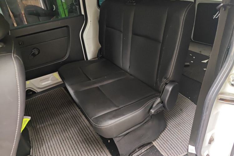 Used Jinbei Gold Hiace 2021 1.5L Passenger Van Travel Lion 6-Seater Left Rear Seat