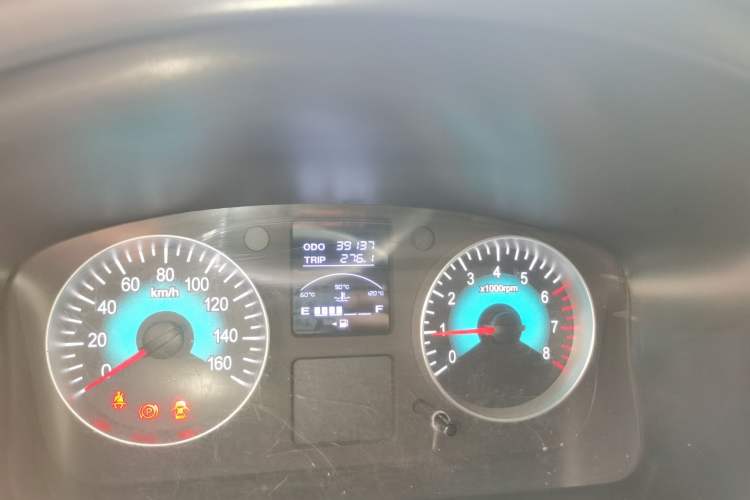 Used Jinbei Gold Hiace 2021 2.0L Passenger Van Travel Lion 7-Seater Odometer Close Up