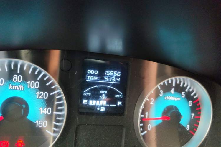 Used Jinbei Gold Hiace 2021 2.0L Passenger Van Travel Lion 5-Seater Odometer Close Up