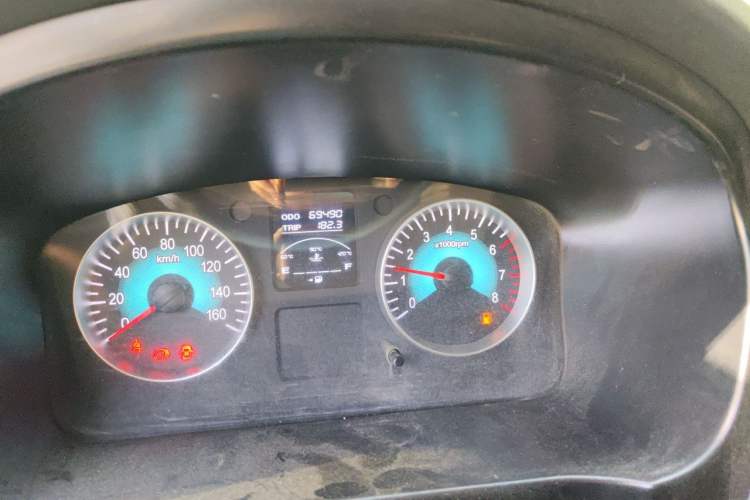 Used Jinbei Gold Hiace 2021 1.5L Passenger Vehicle Travel Lion 5-Seater Odometer Close Up