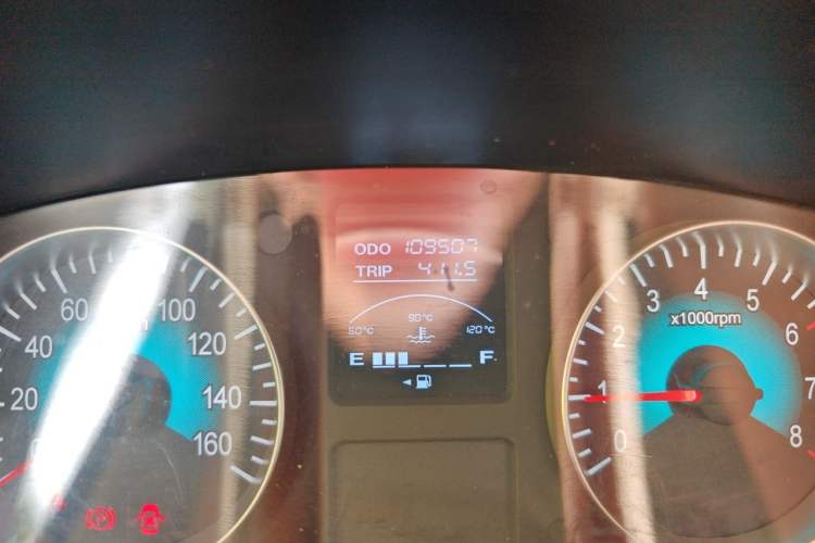 Used Jinbei Gold Hiace 2021 2.0L Box Van Engineering Lion 2 Seats Odometer Close Up