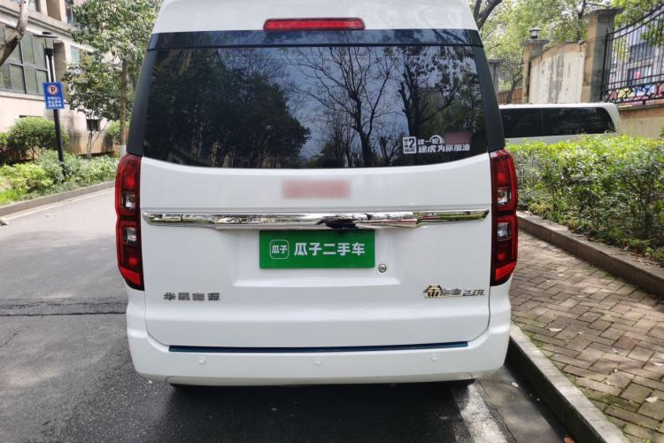 Used Jinbei Gold Hiace 2021 2.0L Passenger Van Travel Lion 7-Seater Rear