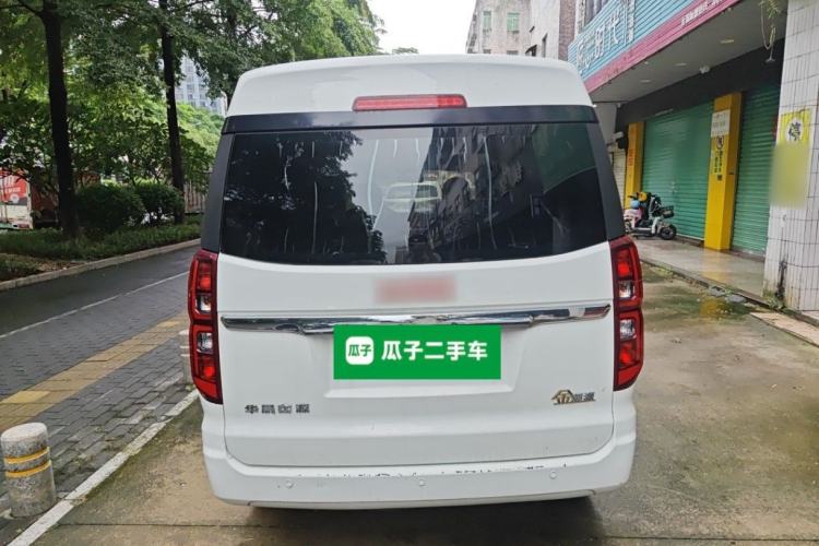 Used Jinbei Gold Hiace 2021 1.5L Passenger Van Travel Lion 6-Seater Rear