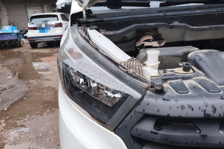 Used Jinbei Gold Hiace 2021 1.5L Passenger Vehicle Engineering Lion 5-Seater Right Front Headlight