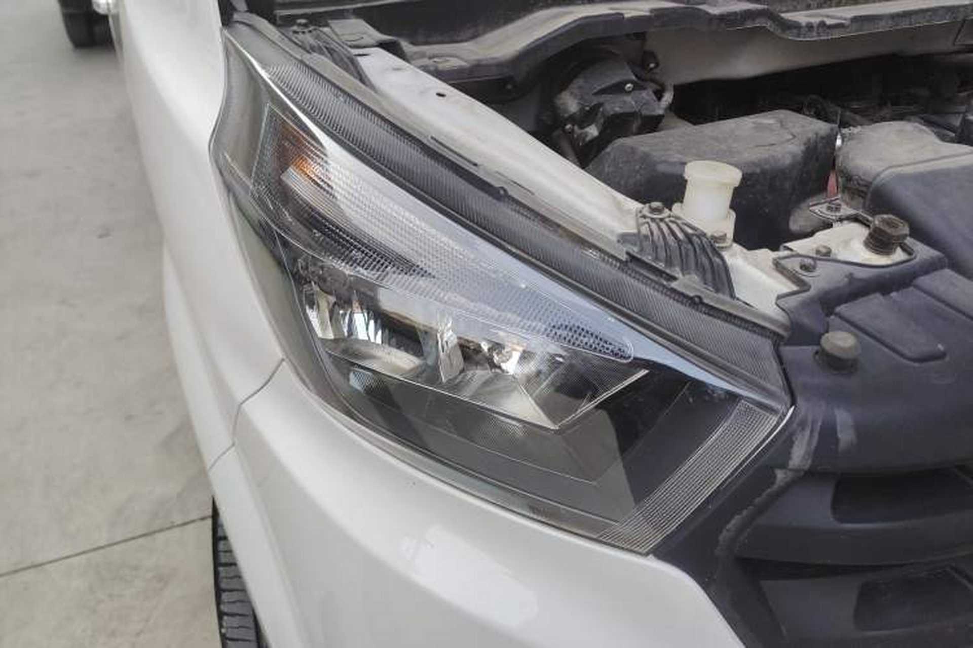 Used Jinbei Gold Hiace 2021 1.5L Passenger Van Travel Lion 6-Seater Right Front Headlight