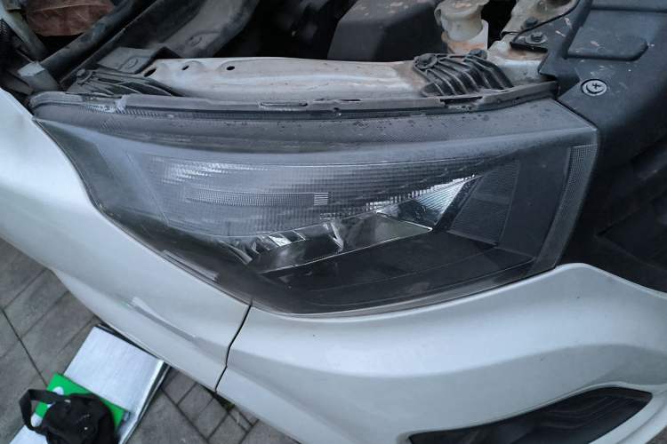 Used Jinbei Gold Hiace 2021 1.6L Box Van Travel Lion 2-Seater Right Front Headlight