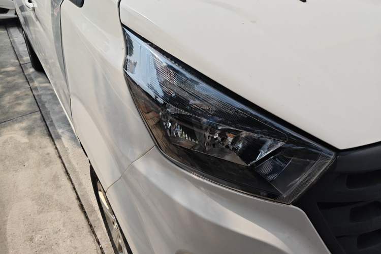 Used Jinbei Gold Hiace 2021 1.5L Passenger Van Travel Lion 6-Seater Right Front Headlight