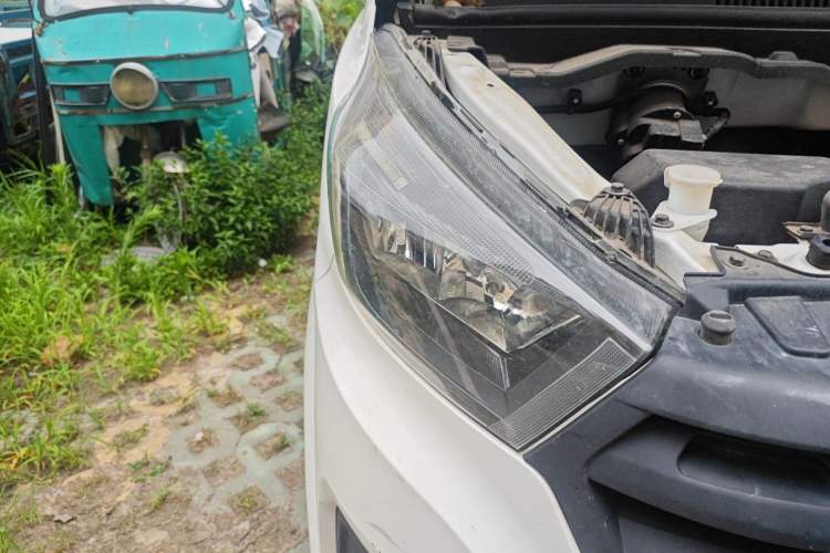 Used Jinbei Gold Hiace 2021 2.0L Passenger Van Travel Lion 6-Seater Right Front Headlight