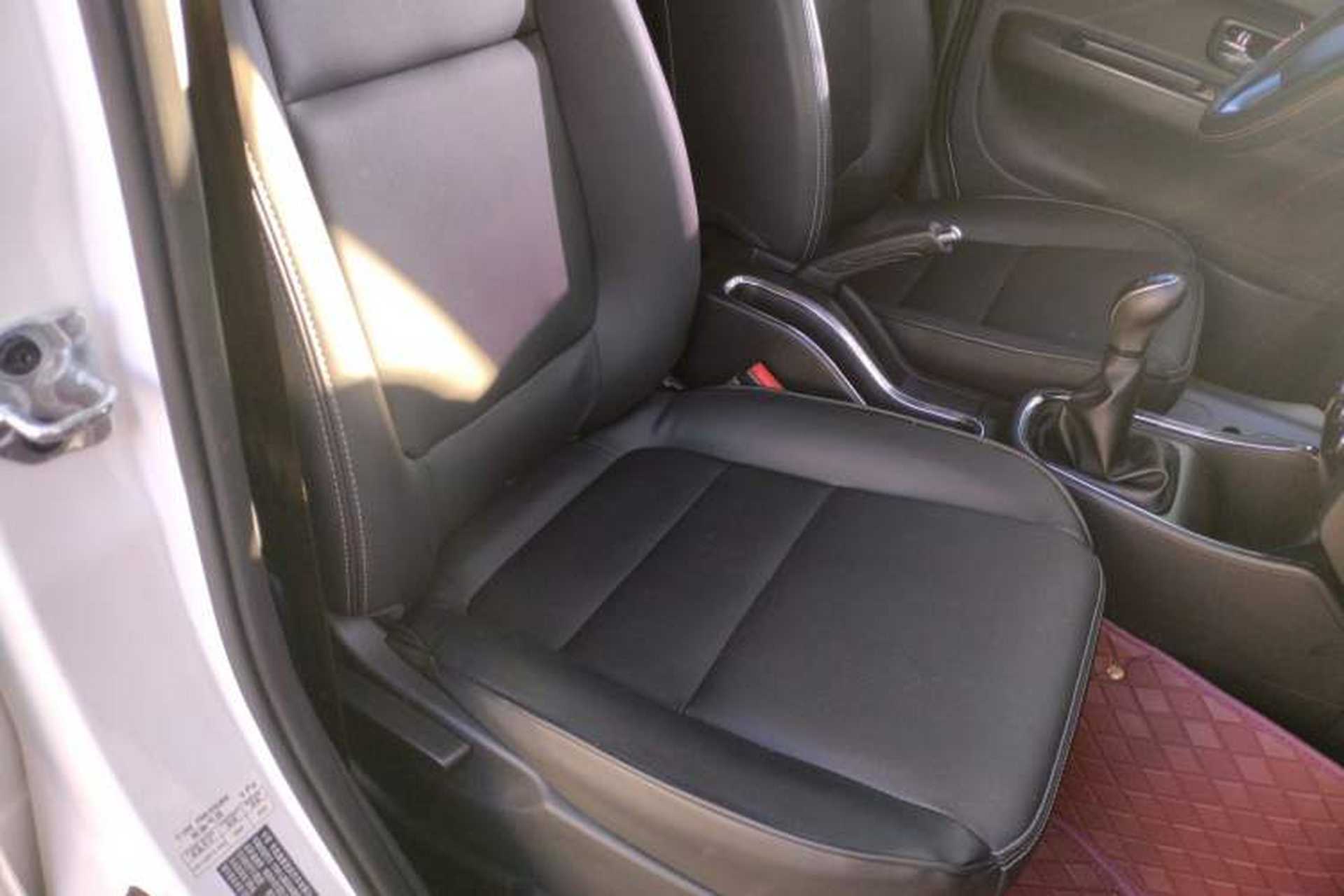 Used Jinbei Gold Hiace 2021 2.0L Passenger Van Travel Lion Mid-Size Air-Conditioned Version 9 Seats Right Front Seat