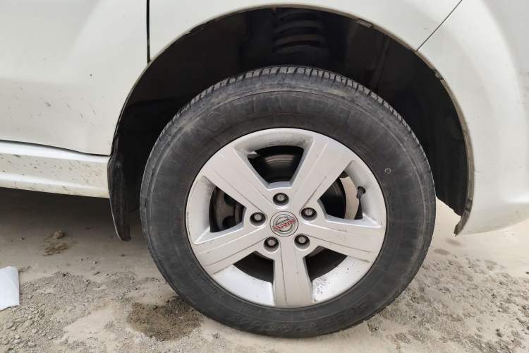 Used Jinbei Gold Hiace 2021 2.0L Passenger Van Travel Lion 5-Seater Right Front Wheel Hub