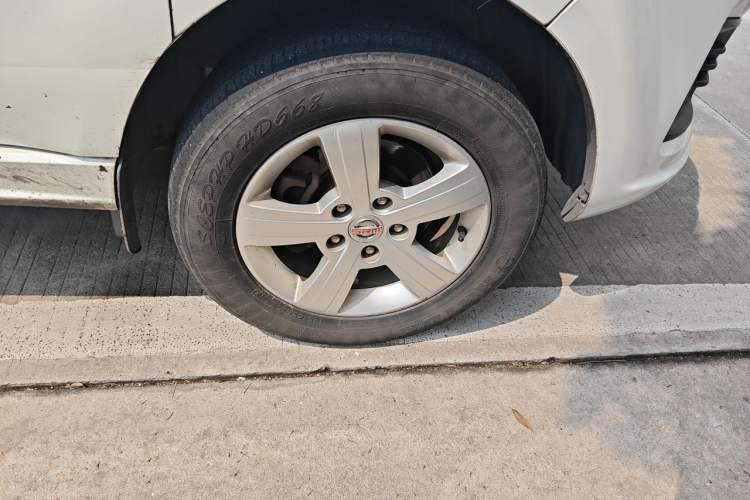 Used Jinbei Gold Hiace 2021 1.5L Passenger Van Travel Lion 6-Seater Right Front Wheel Hub