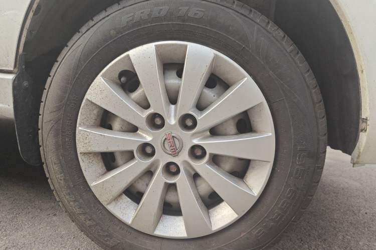 Used Jinbei Gold Hiace 2021 1.5L Passenger Vehicle Engineering Lion 6 Seats Right Front Wheel Hub