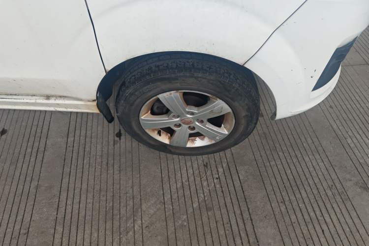 Used Jinbei Gold Hiace 2021 1.5L Passenger Van Travel Lion 7-Seater Right Front Wheel Hub