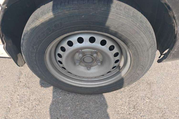 Used Jinbei Gold Hiace 2021 2.0L Box Van Engineering Lion 2 Seats Right Front Wheel Hub