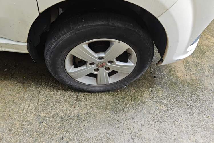 Used Jinbei Gold Hiace 2021 1.5L Passenger Van Travel Lion 6-Seater Right Front Wheel Hub