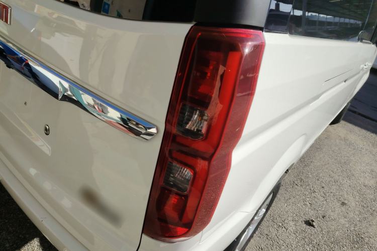 Used Jinbei Gold Hiace 2021 1.5L Passenger Vehicle Travel Lion 5-Seater Right Rear Taillight