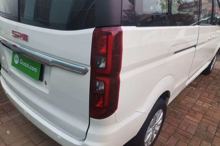 Used Jinbei Gold Hiace 2021 1.5L Passenger Van Engineering Lion Model Central Air Conditioning Version 9 Seats Right Rear Taillight