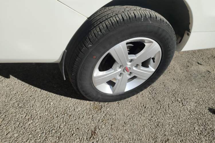 Used Jinbei Gold Hiace 2021 1.5L Passenger Vehicle Travel Lion 5-Seater Right Rear Wheel Hub