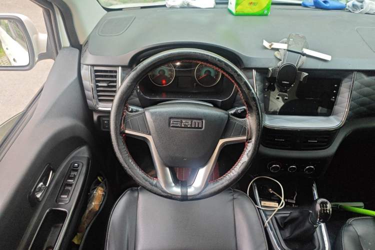 Used Jinbei Gold Hiace 2021 2.0L Passenger Van Travel Lion 6-Seater Steering Wheel
