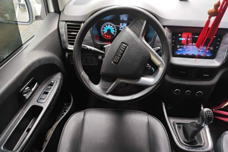 Used Jinbei Gold Hiace 2021 1.5L Passenger Van Travel Lion 6-Seater Steering Wheel