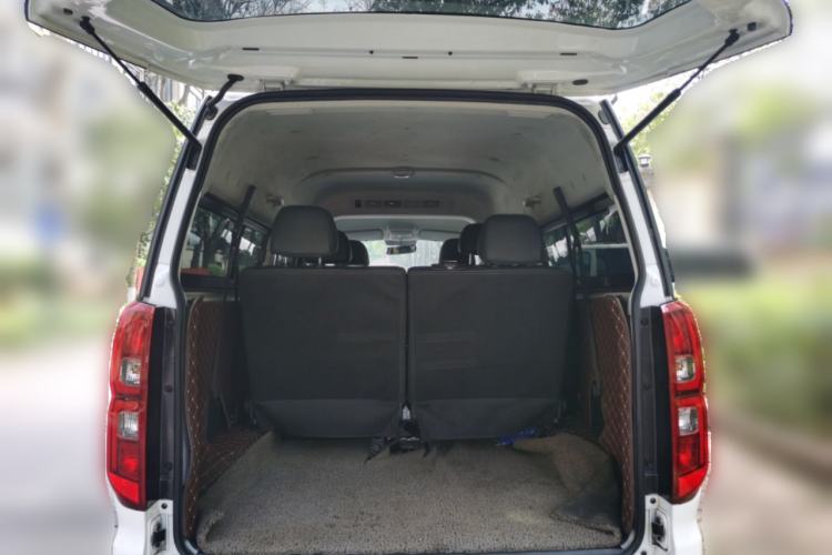 Used Jinbei Gold Hiace 2021 2.0L Passenger Van Travel Lion 7-Seater Trunk